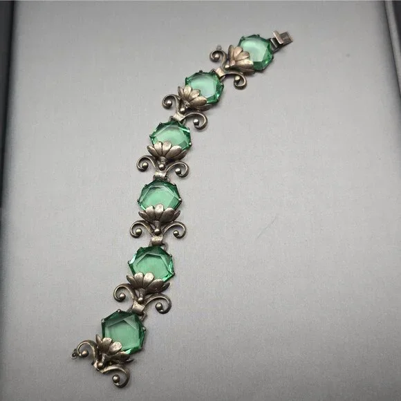 Art Nouveau Sterling Silver Demi-Parure Green Glass Floral Bracelet Earrings - Picture 6 of 16